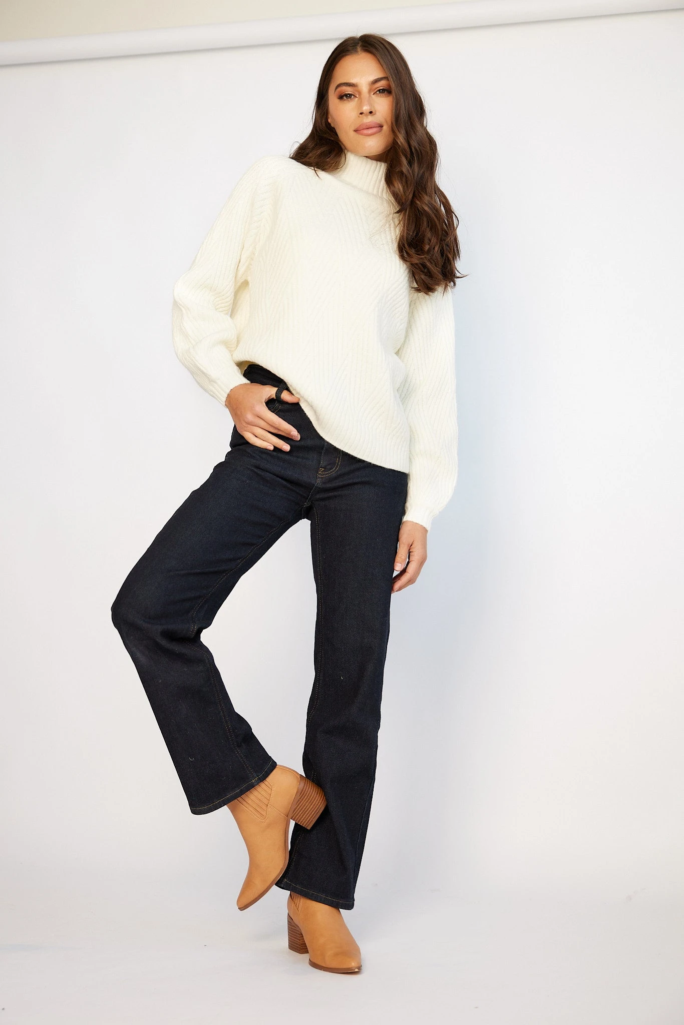 Vilina Knit - White 6 Vilina Knit - White - Image 4